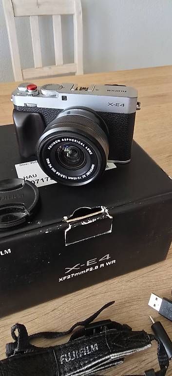 Fujifilm Appareil photo: Fujifilm X-E4 silver kit avec XC 15-45 – D'occasion à Villars-sur-Glâne par Zoyah 2