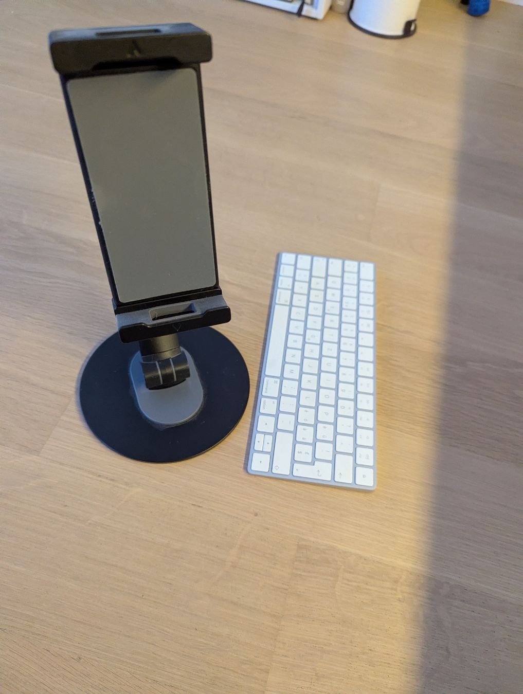 Supporti a parete: Ipad - Halter + Mac Tastatur – Usato da Adetswil venduto da Gitanes77 2