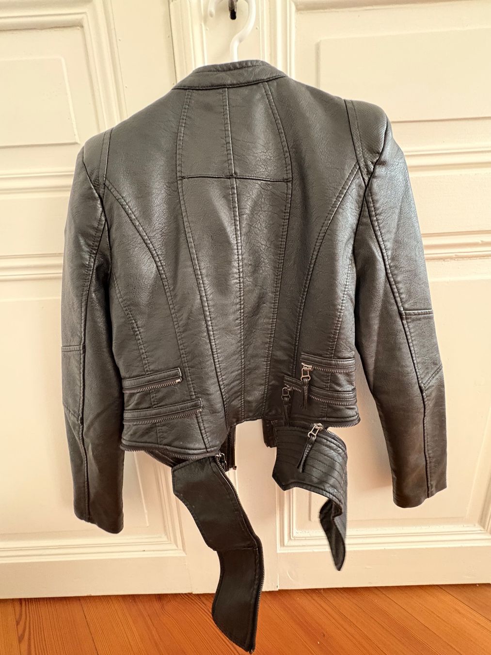 Giacche: Schwarze Kunstlederjacke – Usato da Lausanne venduto da kasiabkasiab 7