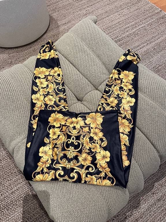 Versace Kleiderpakete: VERSACE TOP & HOSE – Neu (gemäss Beschreibung) aus Schwyz von bofb 4