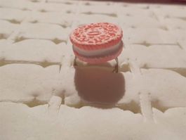 Kinder-Fingerring Torte rosa/weisse Verzierung