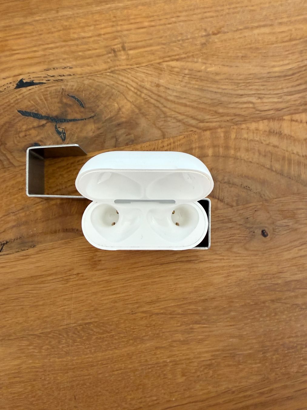 Apple Cuffie: APPLE AirPods 4 Charging Case – Usato da Lausanne venduto da Nine1982 1