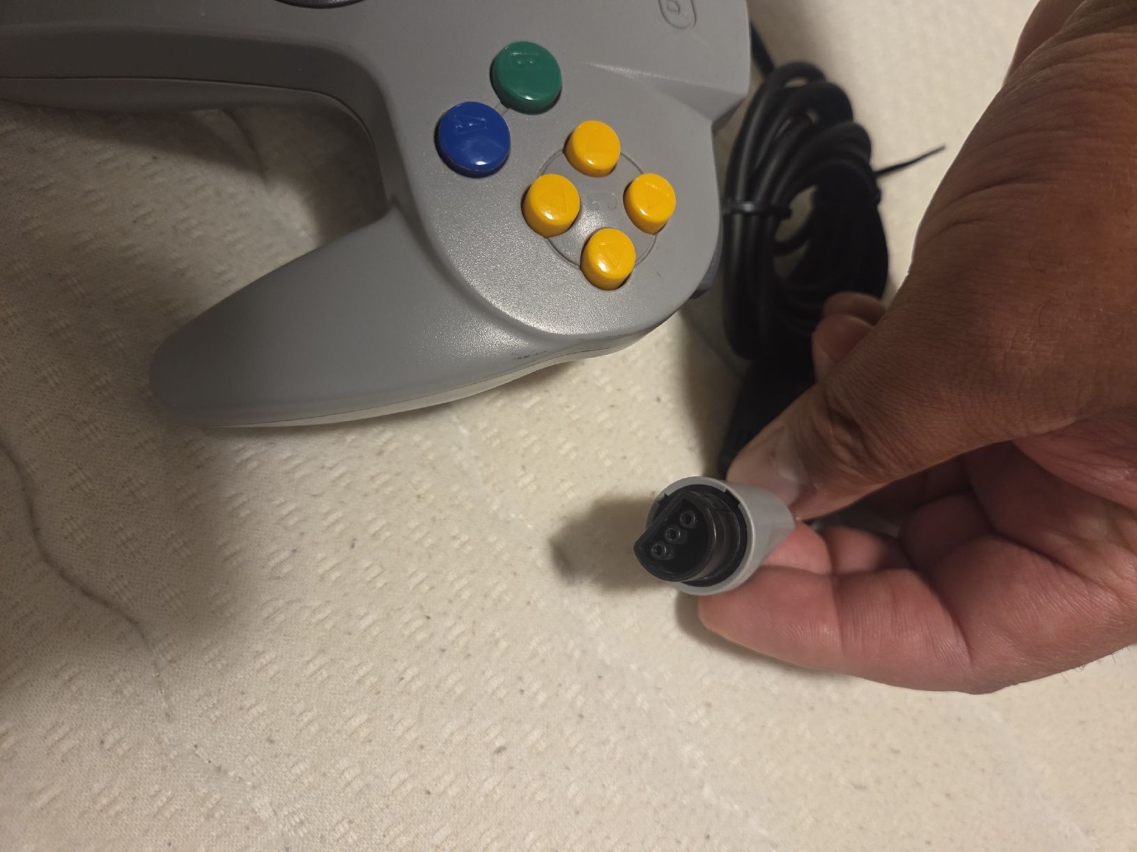 Manettes: 2 original Nintendo 64 Controller grau und schwarz  – D'occasion à Flawil par Hamdia12 6