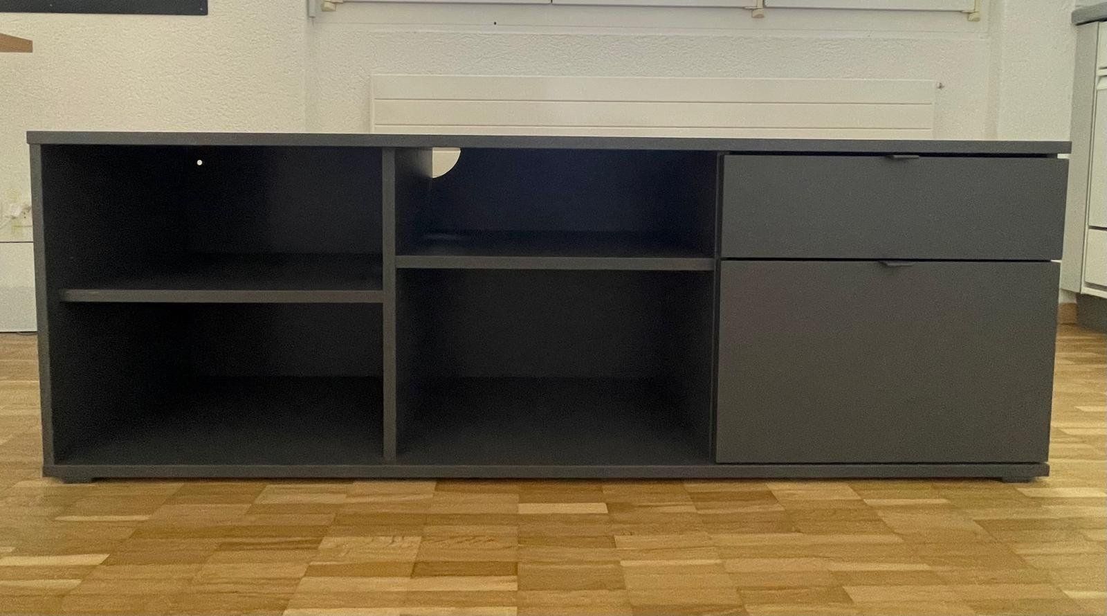 Ikea TV Möbel: TV-Möbel VIHALS – Gebraucht aus Thun von anj_25k8