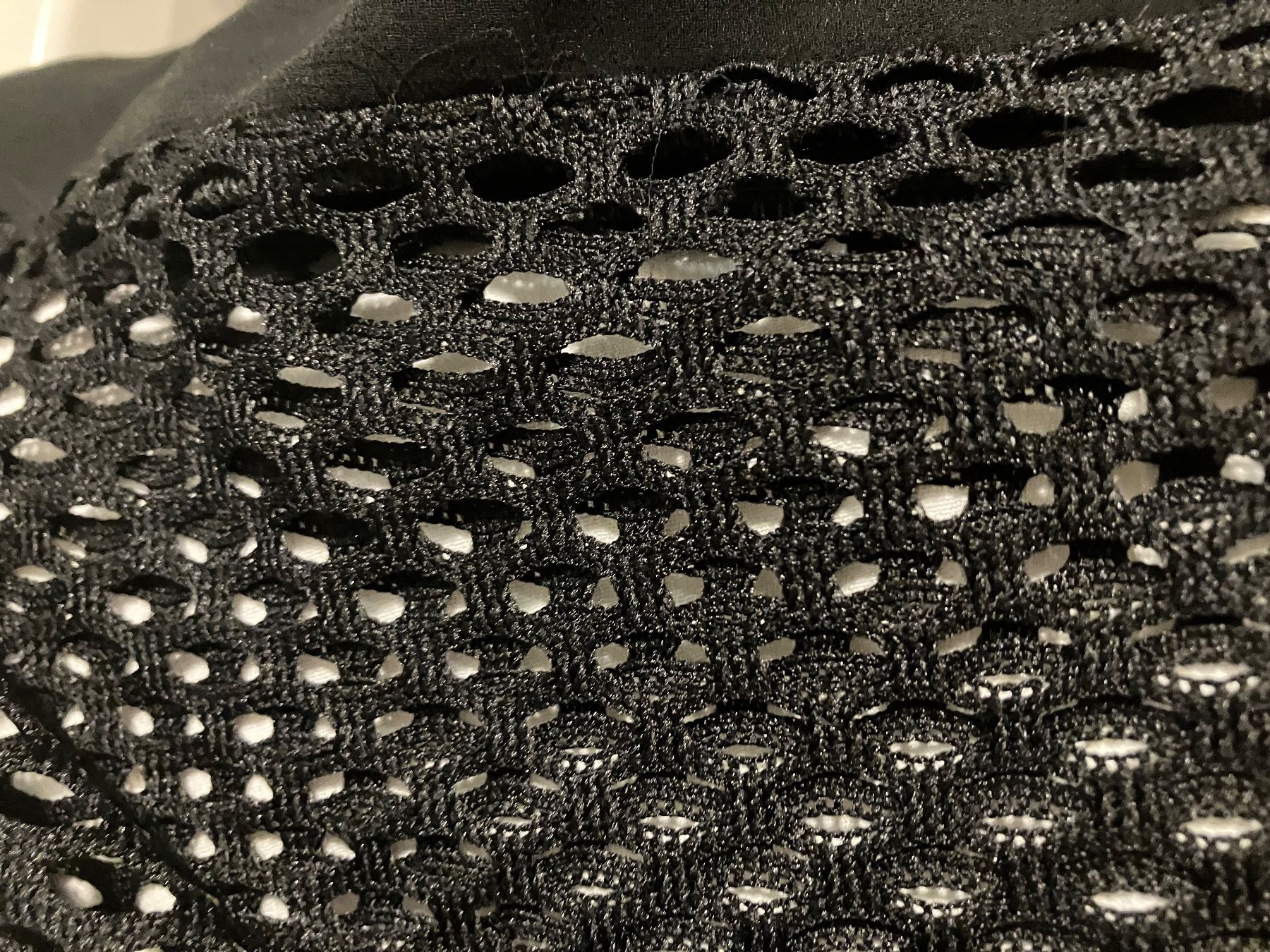 Sisley Tops: Haut  Sisley noir maille  S – D'occasion à Arconciel par chance22 2