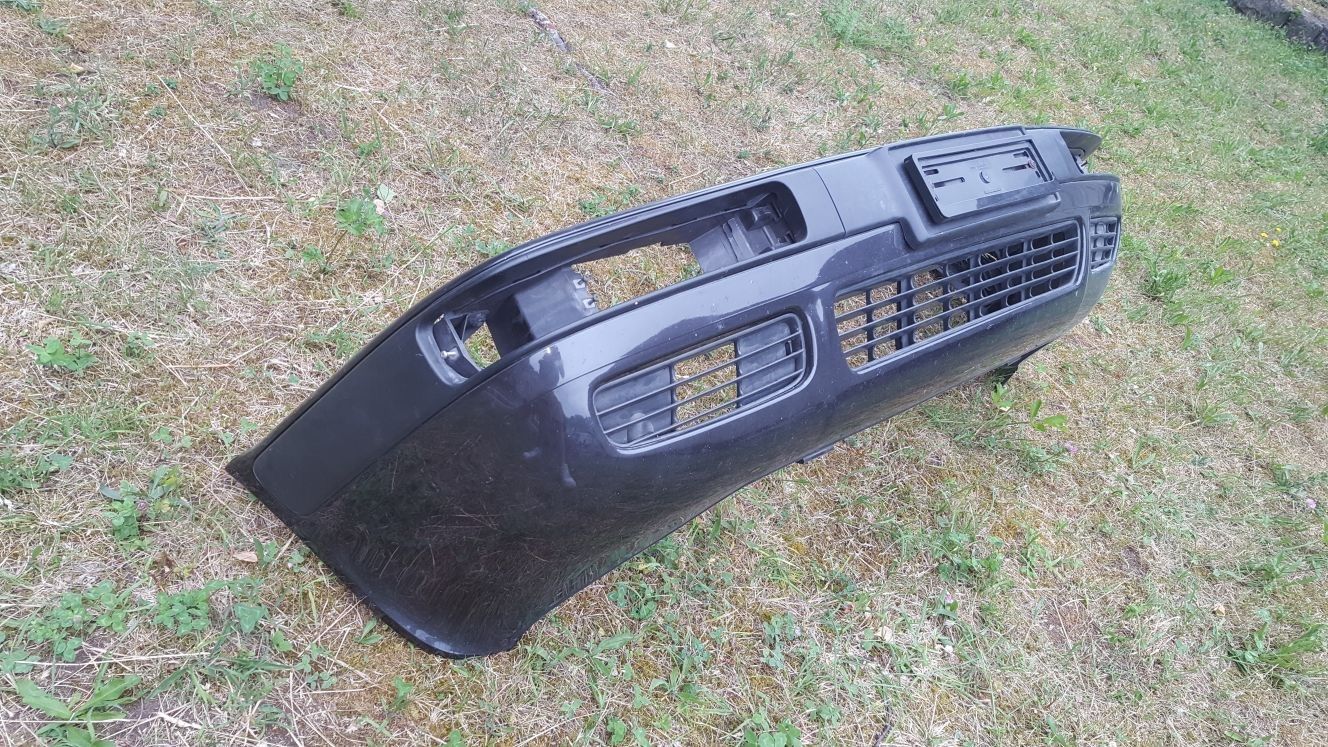 Audi Tutti pezzi di ricambio auto: Audi 80 Avant Frontstossstange – Usato da Zürich venduto da Nitro81