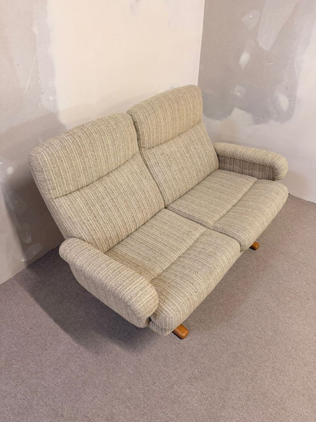 Divani: Dänisches Mid Century 2er Sofa mit Strukturstoffbezug, retro – Usato da Rickenbach ZH venduto da Insider-Boerse 9