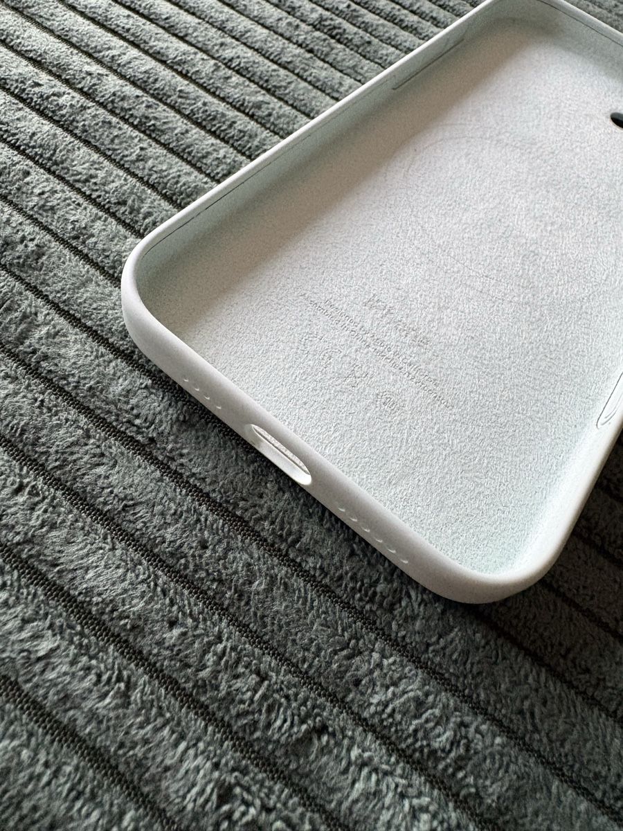 Apple Coques & Protection écran: iPhone 16 Plus Hülle Apple Silikon - Aquamarin  – D'occasion à Zürich par lea_8jrs 2