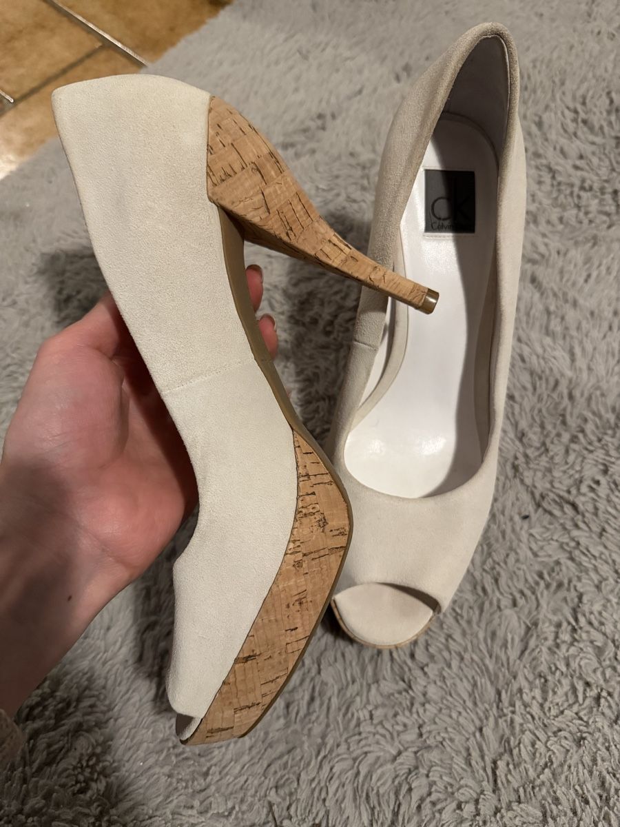 Calvin Klein Scarpe da donna: Calvin Klein Cork Heels, size 41Cream Colour, Spring – Nuovo (secondo la descrizione) da Bursinel venduto da maya_78
