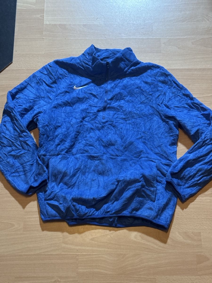 Nike Pullover & Sweatshirts: Pull Nike polaire bleu avec fermeture éclair mi-longuement – Neu (gemäss Beschreibung) aus Cressier FR von Swissesape