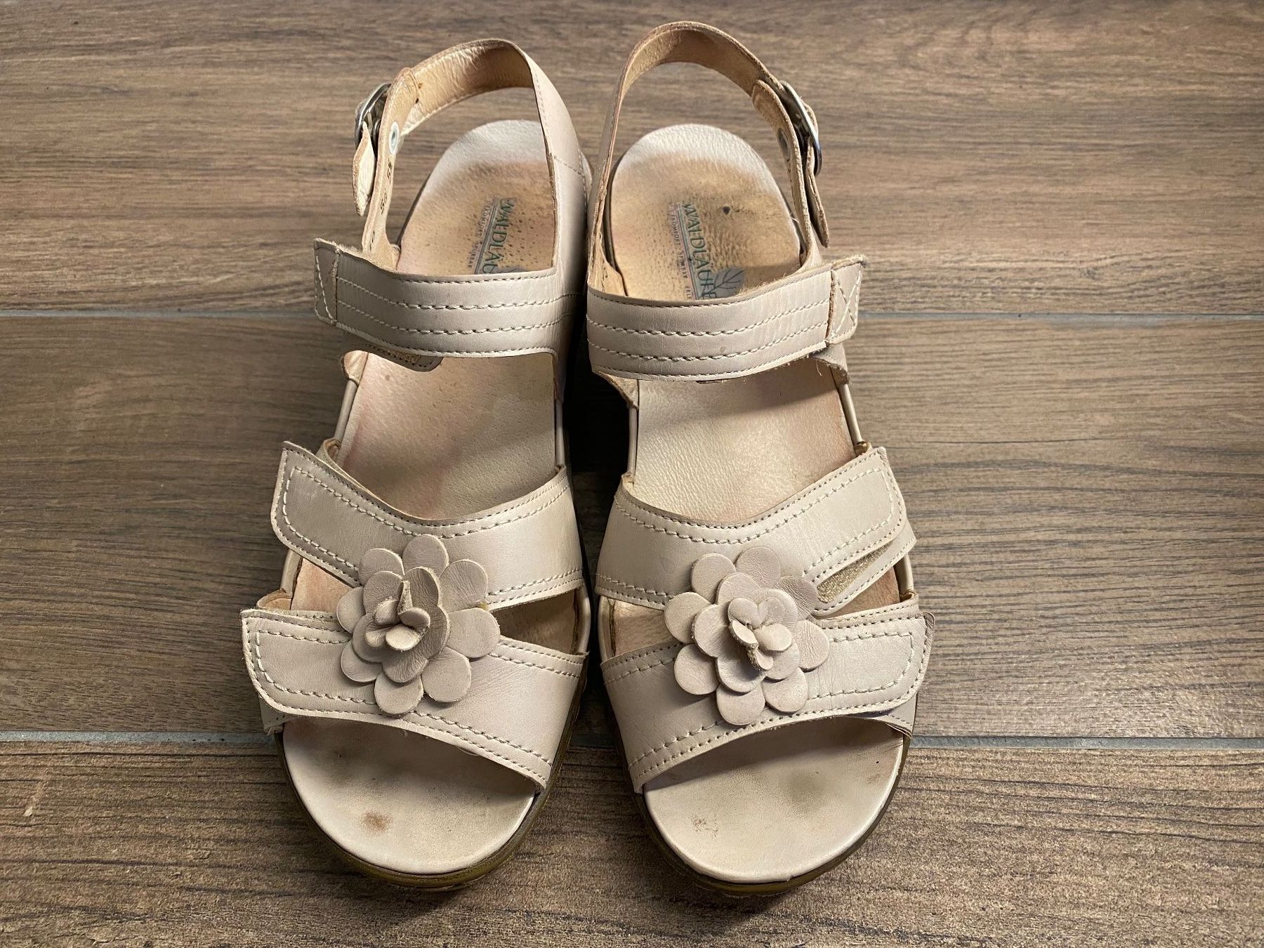 Scarpe da donna: Waldläufer Sandalen mit Blumen beige Gr. 38 – Usato da Pratteln venduto da a23_j2gs 5