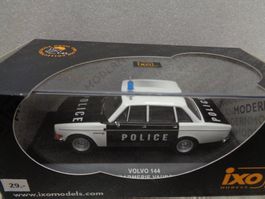 Ixo 1:43 Volvo 144 Police Vaudoise