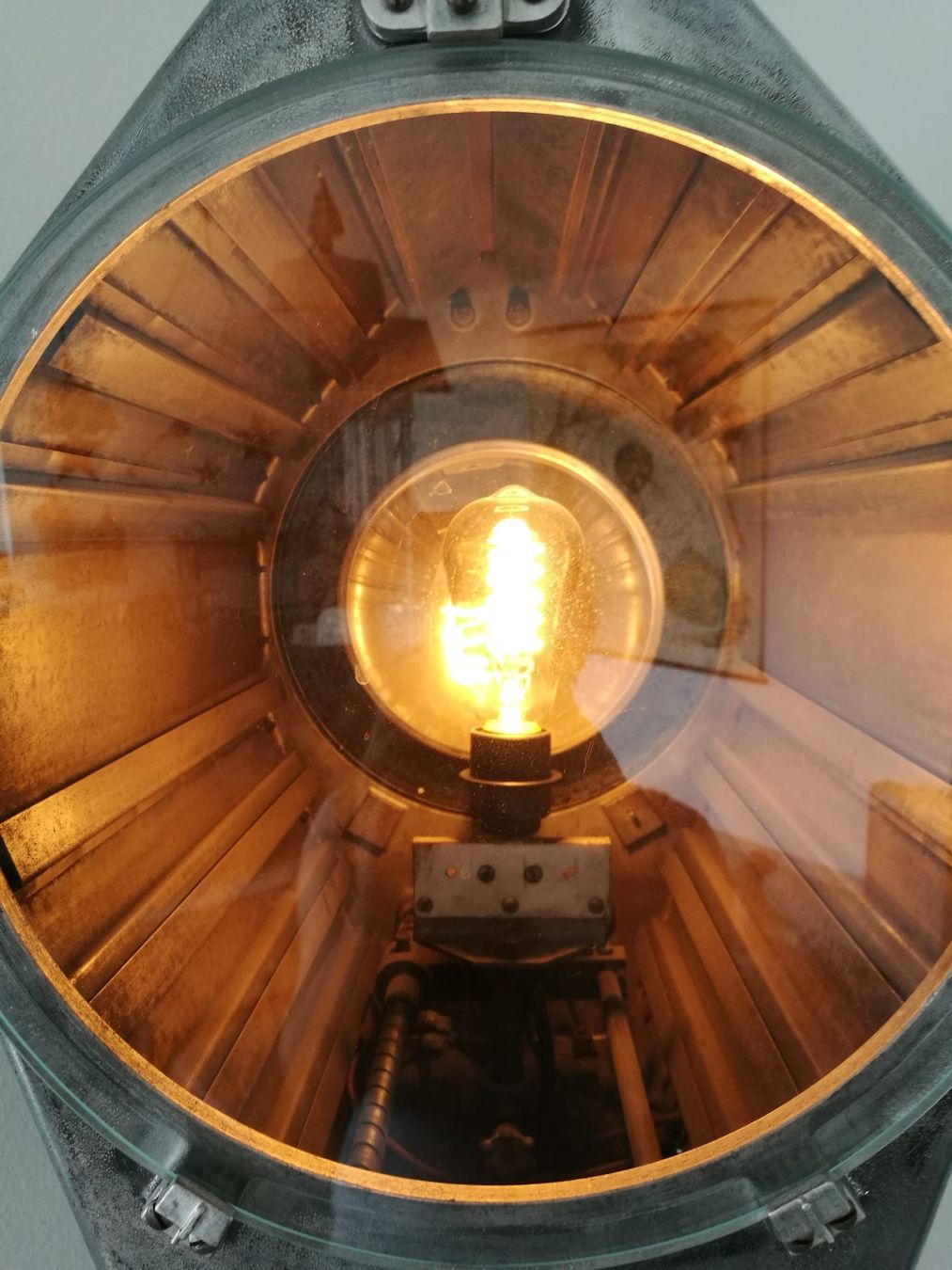 Lampade: Industrieleuchte, Stehleuchte, Theaterscheinwerfer Berlin – Usato da Niederwil SO venduto da seidenweg 4