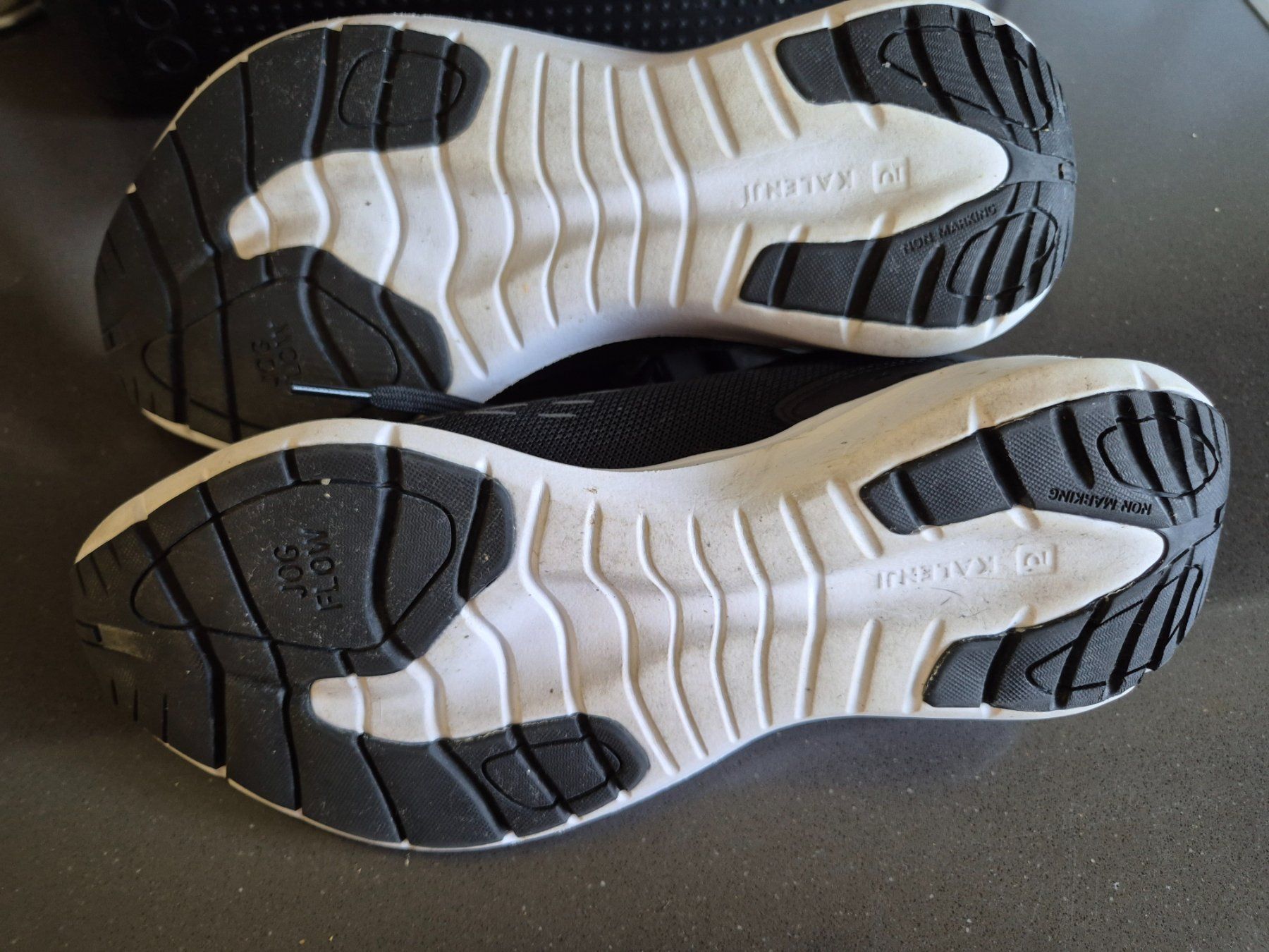 Decathlon Scarpe da uomo: Turnschuhe Schwarz Grösse 43 – Usato da Stäfa venduto da Arjen2011 1