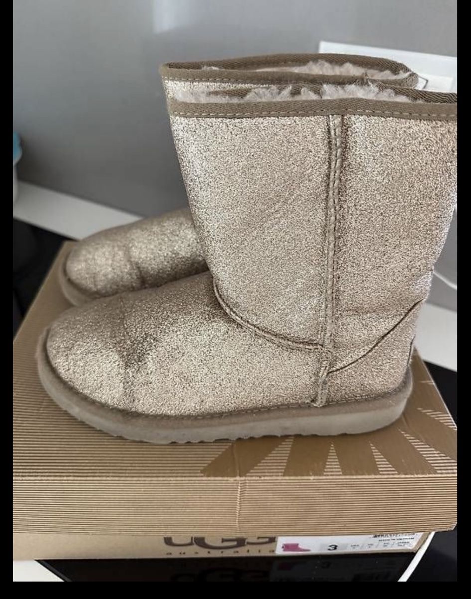 Ugg Chaussures filles: Ugg Gr.35 – D'occasion à bern par Chloe89 1
