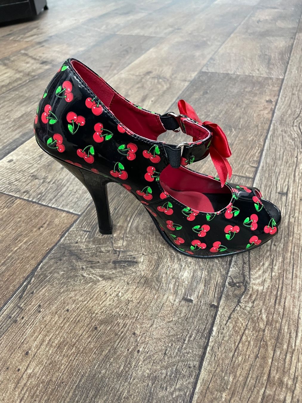 Scarpe da donna: Pinup Schuhe Highheels Cherry – Nuovo e nell'imballaggio originale da AARBURG venduto da cheapstuff 1