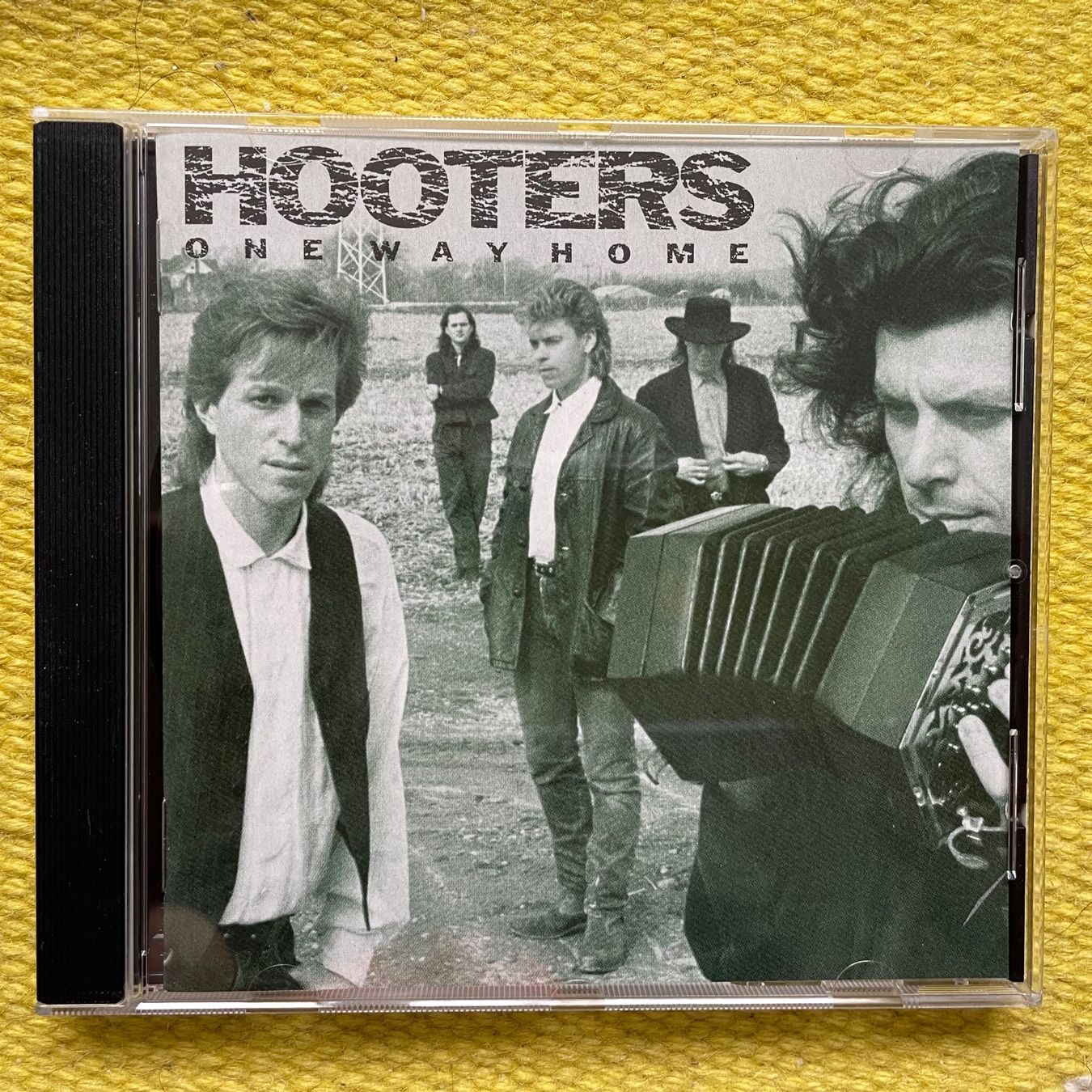 CDs: HOOTERS-ONE WAY HOME – Gebraucht aus Rorschacherberg von CD-Roli