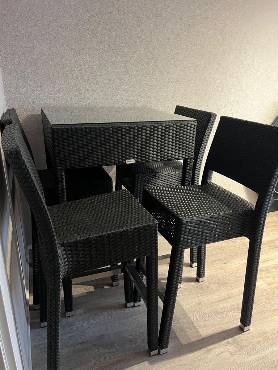 Tischset: Gartenmöbel Bar mit 4 Stühlen, wie neu! – Gebraucht aus Gutenswil von sdpfwild 2