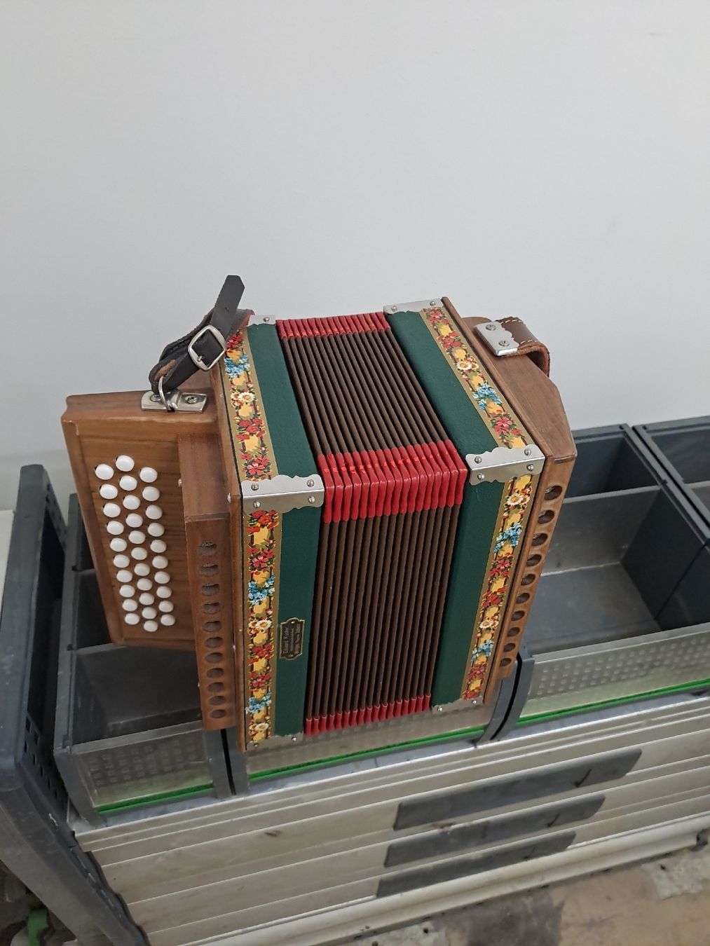 Strumenti musicali: schwyzerorgeli ton B – Usato da Villeneuve venduto da BibiVintage 3