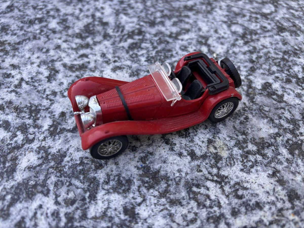 Jaguar Modellini d'auto: Rotes Jaguar Modellauto – Usato da Bern venduto da justbetter