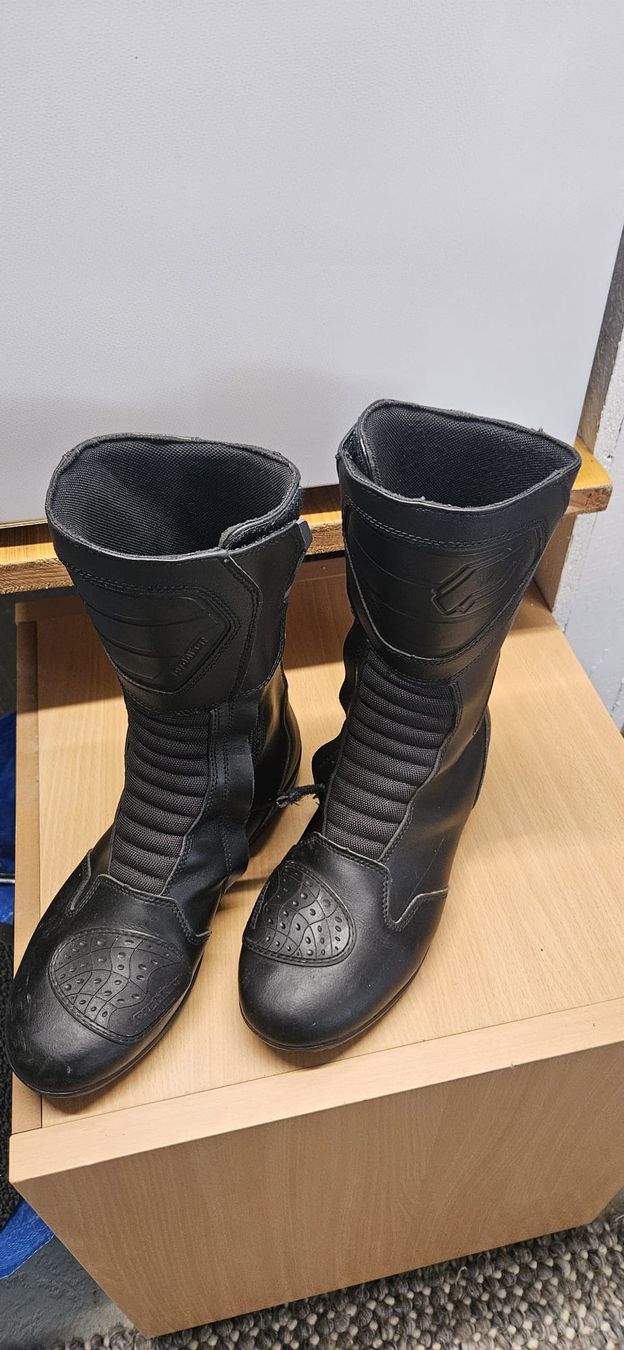 Herrenschuhe: Motorradstiefel – Gebraucht aus Aedermannsdorf von Unelly