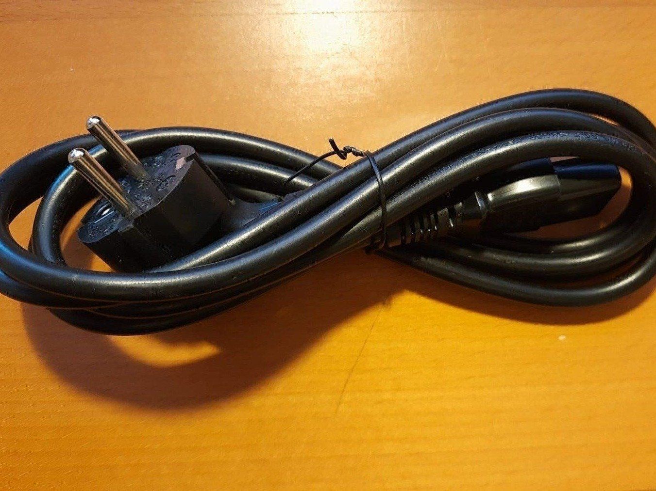 Câbles: Kabel Schuko EU Stecker auf C13-Stecker, 1.8 Meter Länge – Neuf (Voir description) à Zürich par balin777