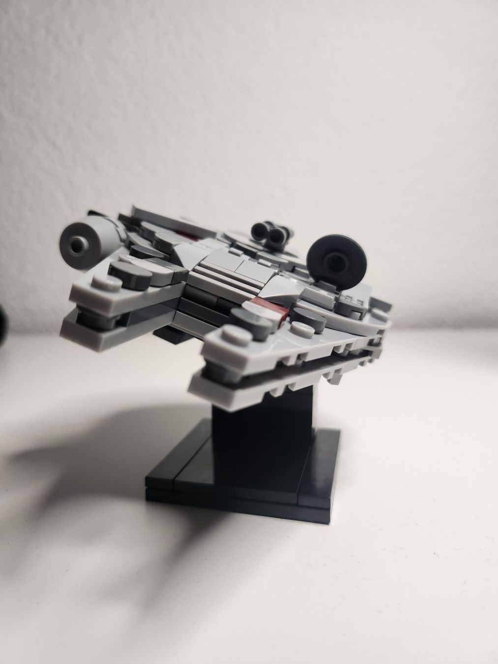 Baukästen: Millennium Falcon  mit Ständer MOC – Gebraucht aus Niederurnen von Ghost.recon 2