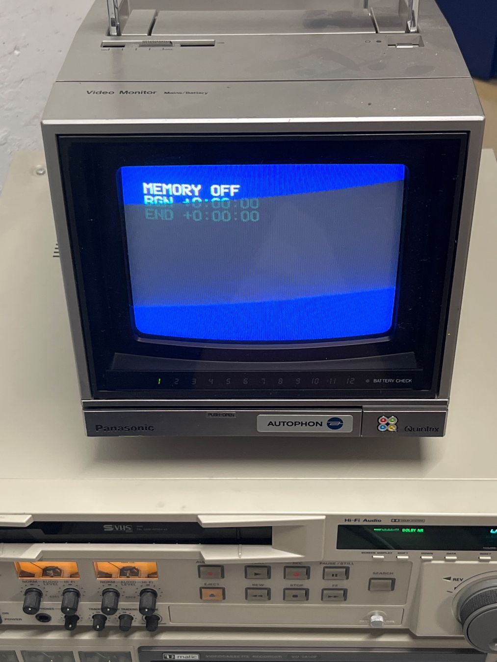 Panasonic Registratori: Videorecorder Panasonic AG-7350-E S-VHS Profi-Gerät – Usato da Dettighofen venduto da Moshop 9