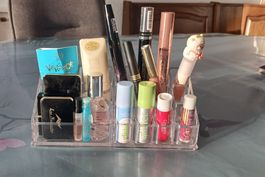 Organisateur de maquillage transparent - neuf!