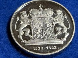 1 Medaille, Durchmesser 24 mm, Gewicht 10 g.