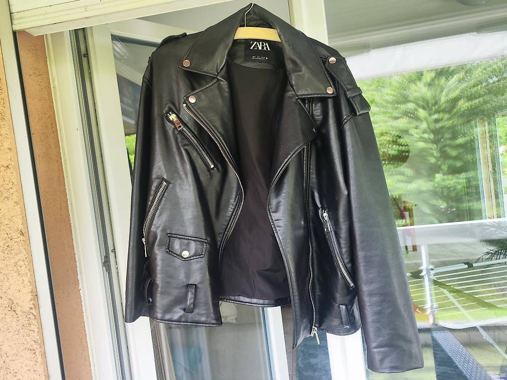 Zara Giacche: Veste noire "style cuir" chez ZARA – Nuovo (secondo la descrizione) da La Tour-de-Peilz venduto da sas_sq9j