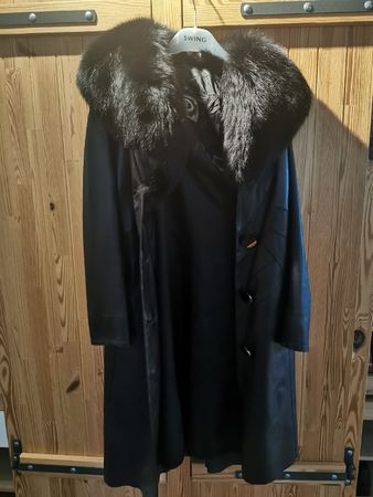 Elegante Rubin Leder Mantel, Echtpelz Kragen