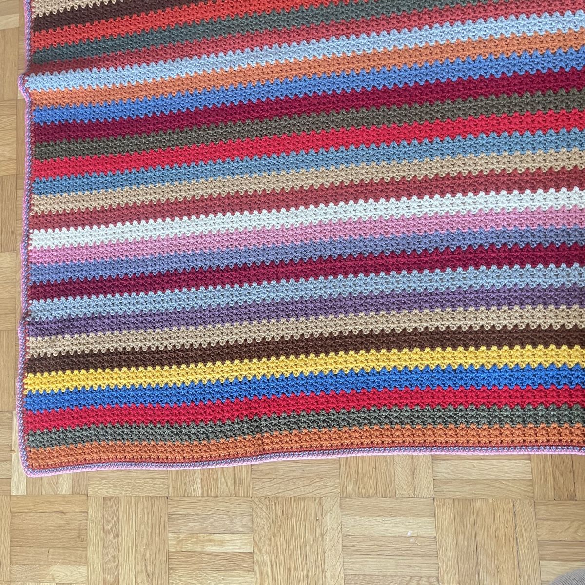 Coperte: Handgestrickte Decke mehrfarbig gestreift  – Nuovo (secondo la descrizione) da Bern venduto da dek_7bjd 1