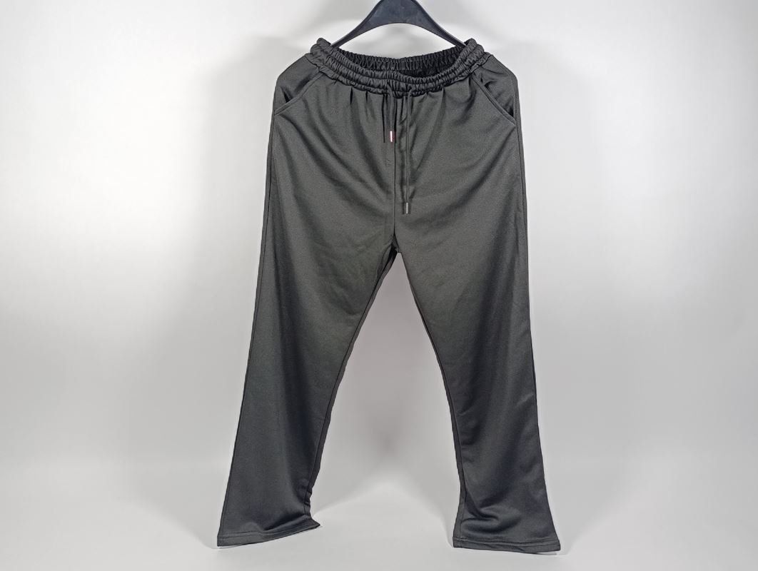 Pantaloni: Pantalon de jogging noir neuf taille M – Nuovo (secondo la descrizione) da Thielle venduto da Plusvalue_Neuchatel