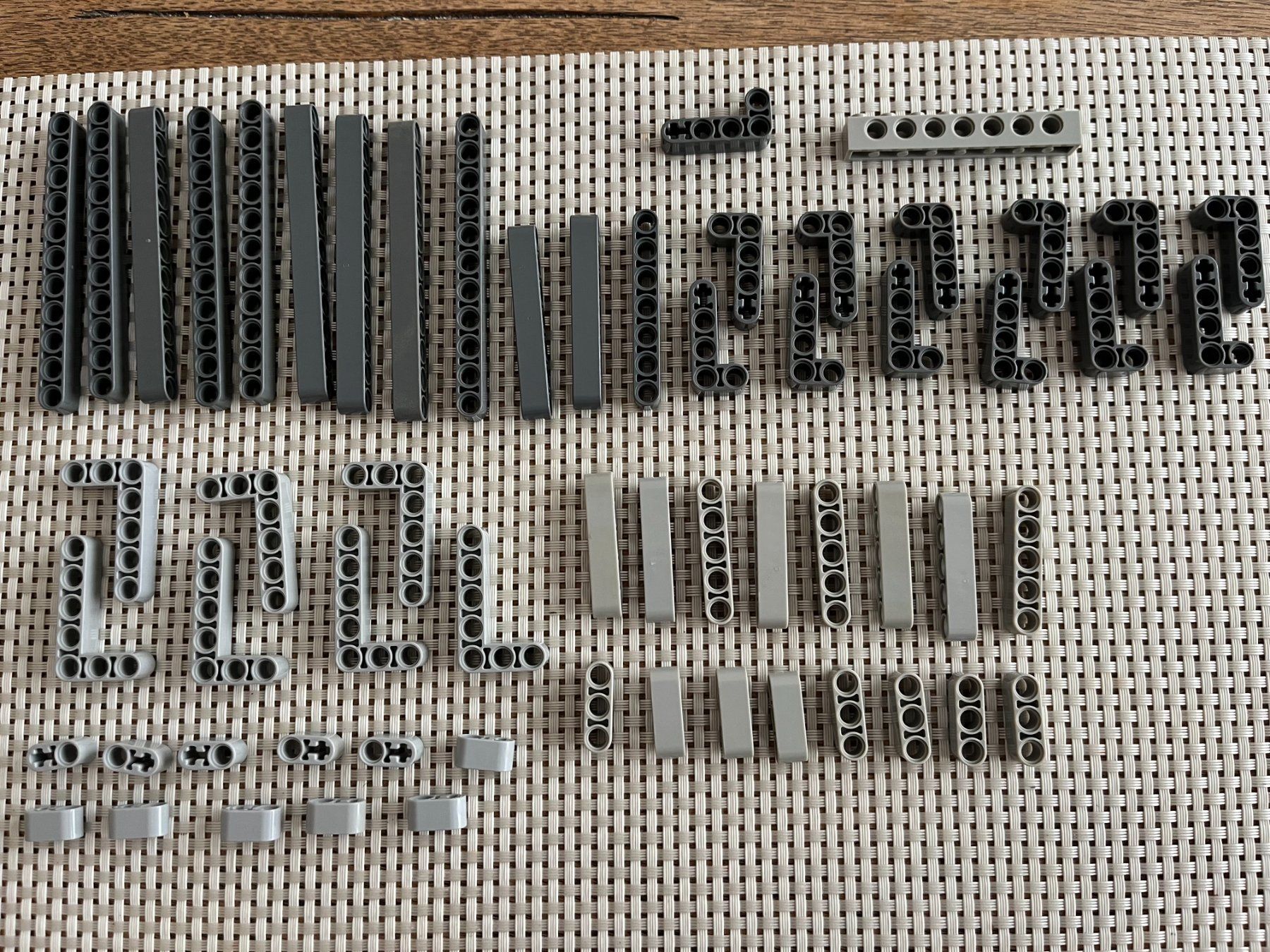 Lego Baukästen: Lego Technic 9396 dunkelgraue hellgraue runde Lochbalken – Gebraucht aus Buochs von Techtelmechtel