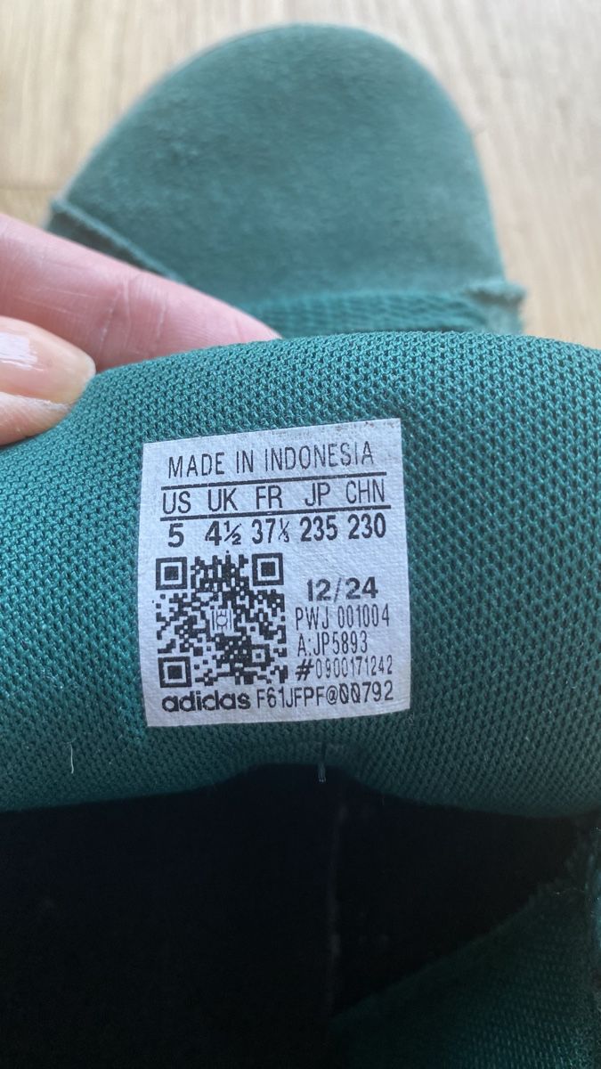 Adidas Scarpe da uomo: Kinder Turnschuhe 37 1/3 – Usato da Davos Platz venduto da Infinity795 1