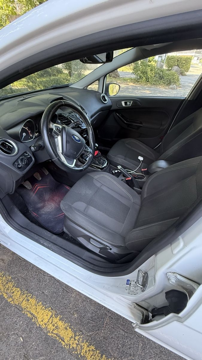 Ford Autos: Ford Fiesta  – D'occasion à Schmerikon par cou_2fph 5