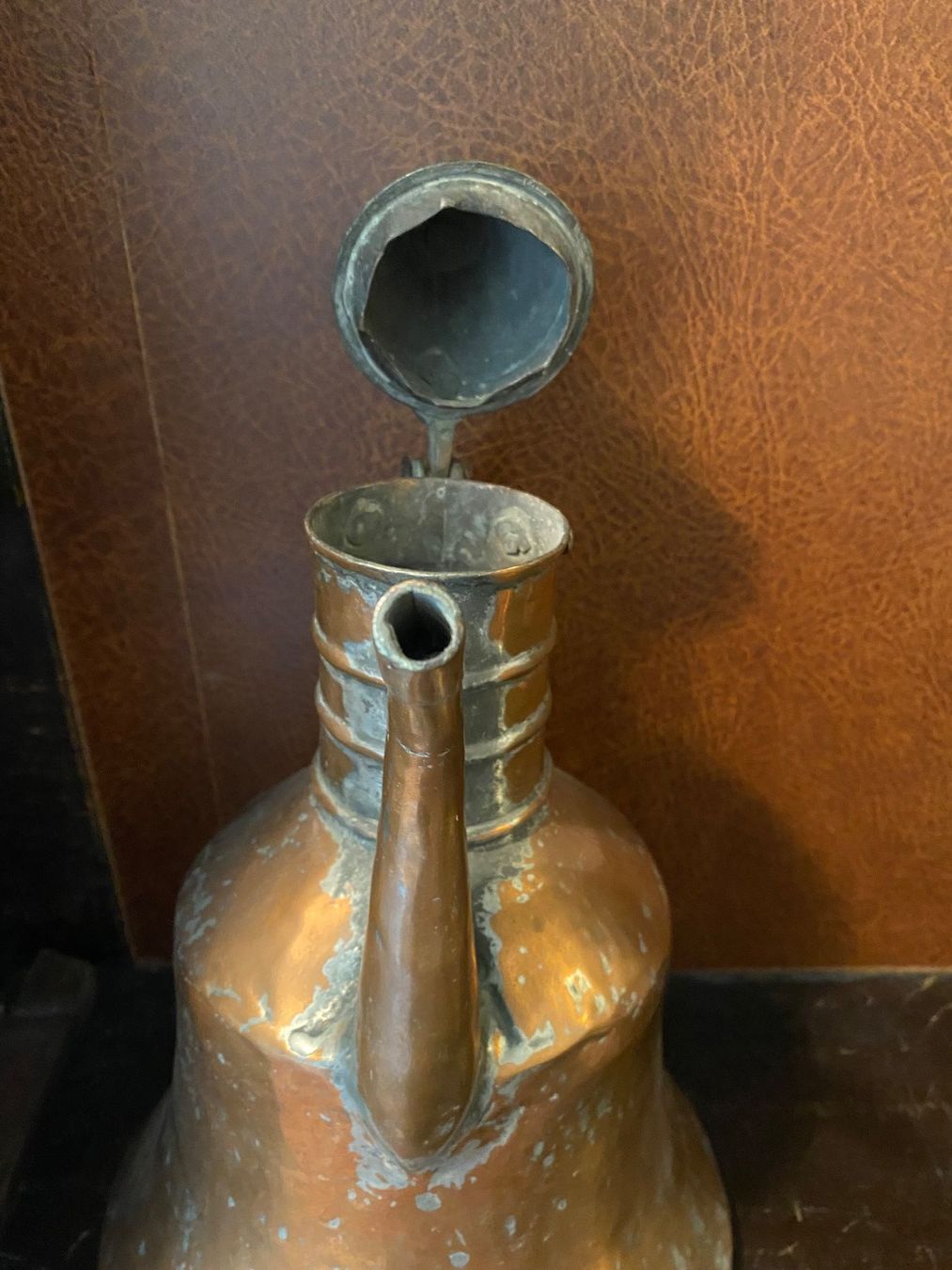 Carafes: Antiker Messing- oder Bronze- krug - gross – D'occasion à Schlieren par Norauro