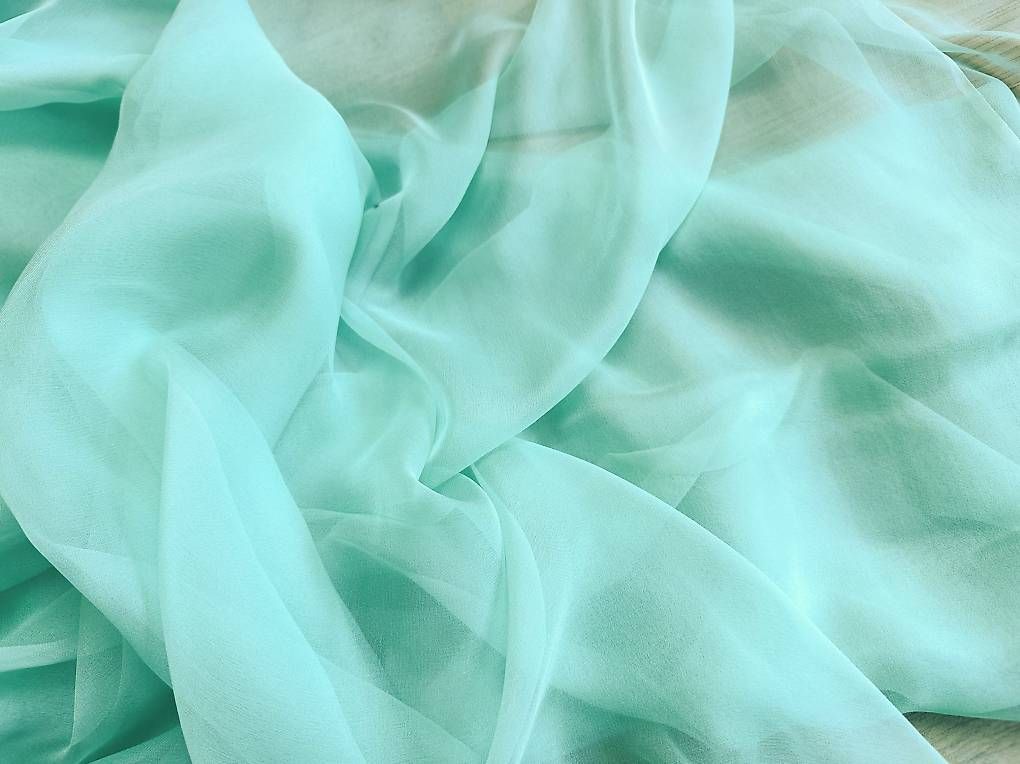 Tessuti: Edler Seidenchiffon hellgrün / 100% Seide / 6,5 m – Nuovo (secondo la descrizione) da Zumikon venduto da luthien1805 1