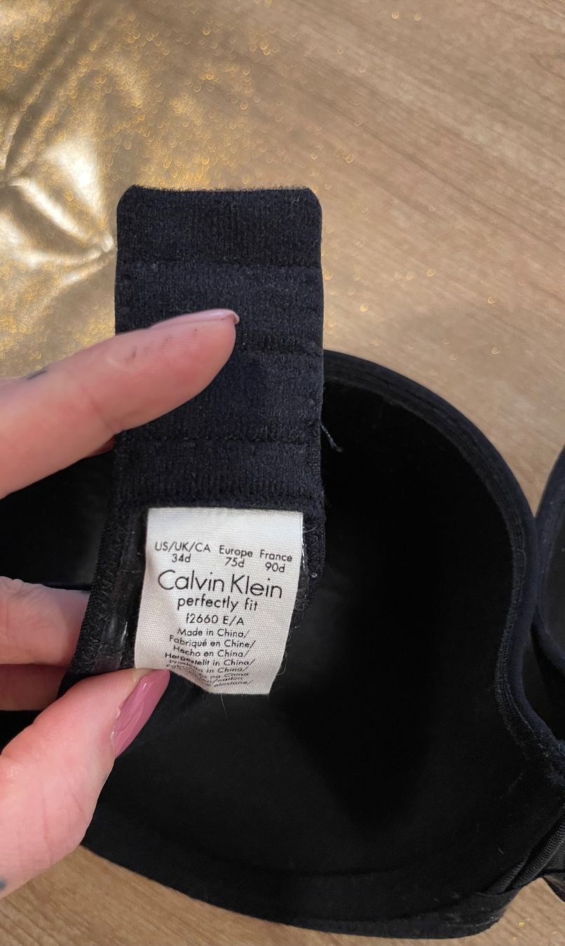 Calvin Klein Altra biancheria intima: Schwarzer Calvin Klein BH Grösse 75D trägerlos – Usato da Meikirch venduto da Hilfe_Waisentiere 3
