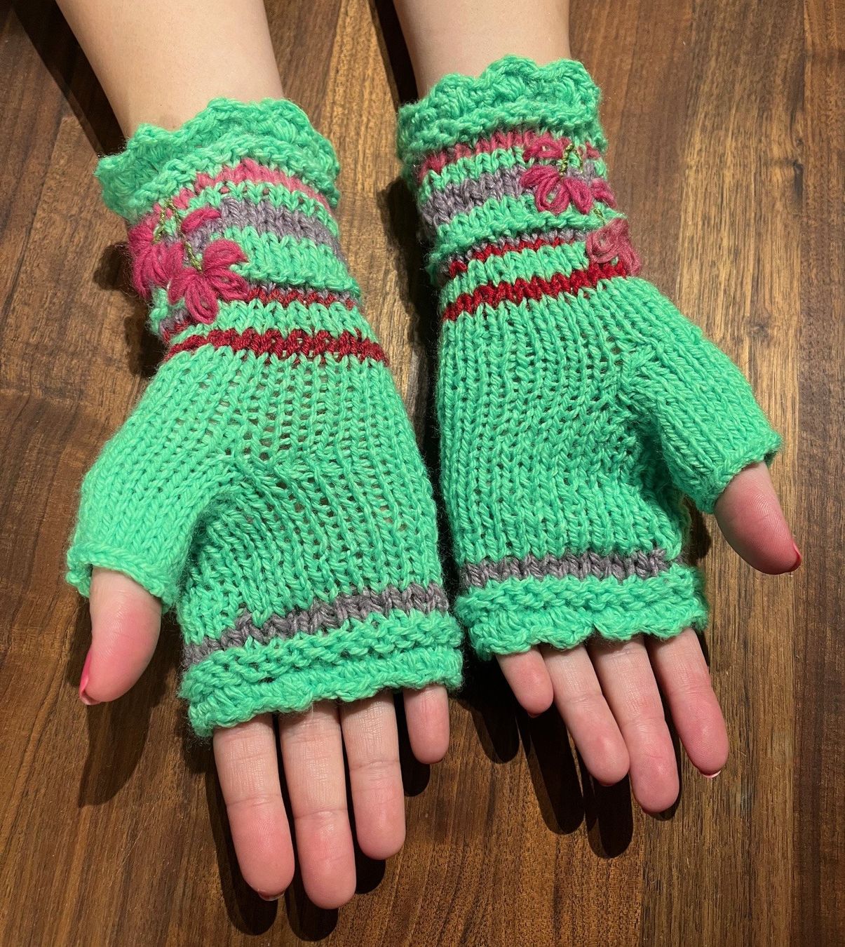 Guanti & manicotti: Handgestrickte Pulswärmer grün – Nuovo e nell'imballaggio originale da Laufen venduto da eichhorn15 2