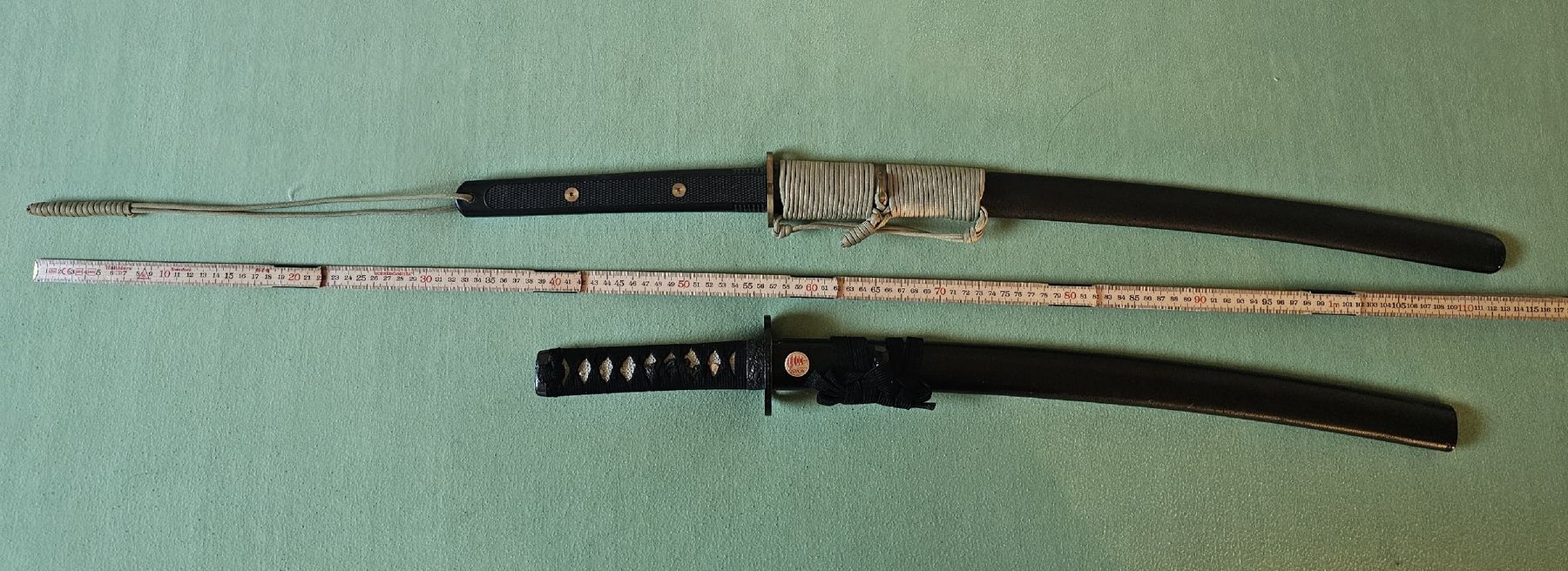 Arte internazionale: Schwert Set mit Ständer, Deko Katana, Samurai Schwerter – Usato da Koppigen venduto da Komouri 3