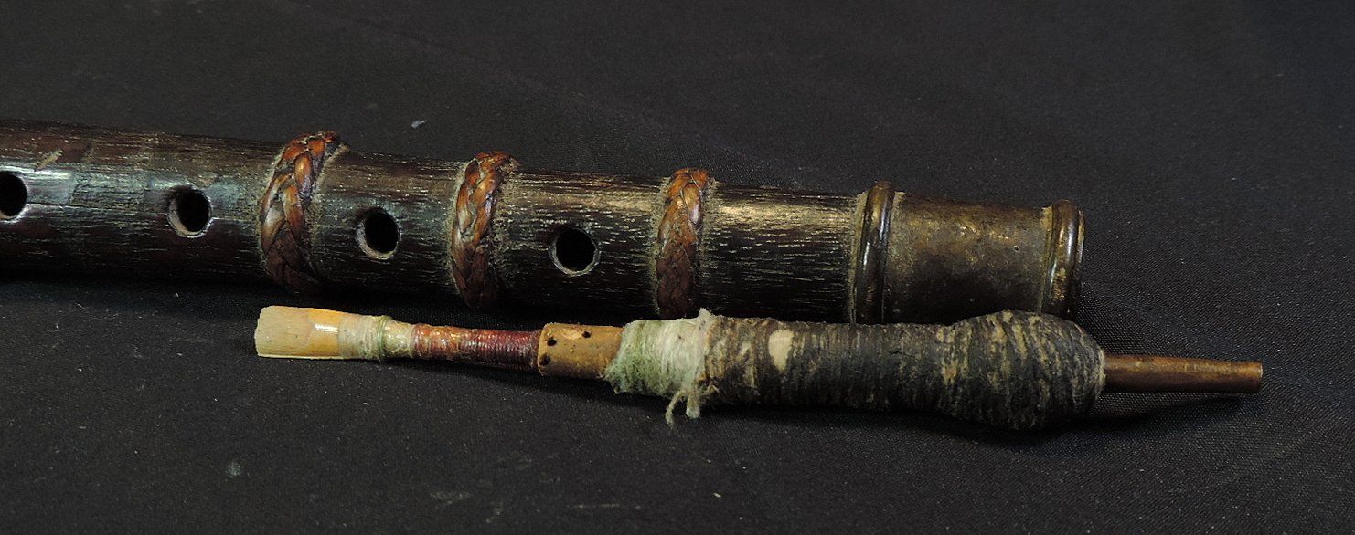 Strumenti musicali: Altes Blasinstrument us Nepal, Holz Messing, Ethno – Usato da Duggingen venduto da roterbambus 4