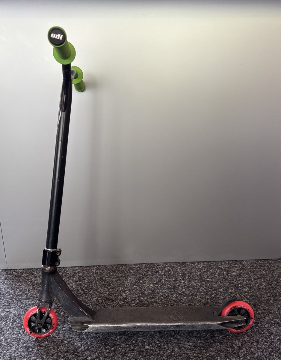 Kickboard: Trottinette ETHIC – Gebraucht aus St-Imier von ic.27