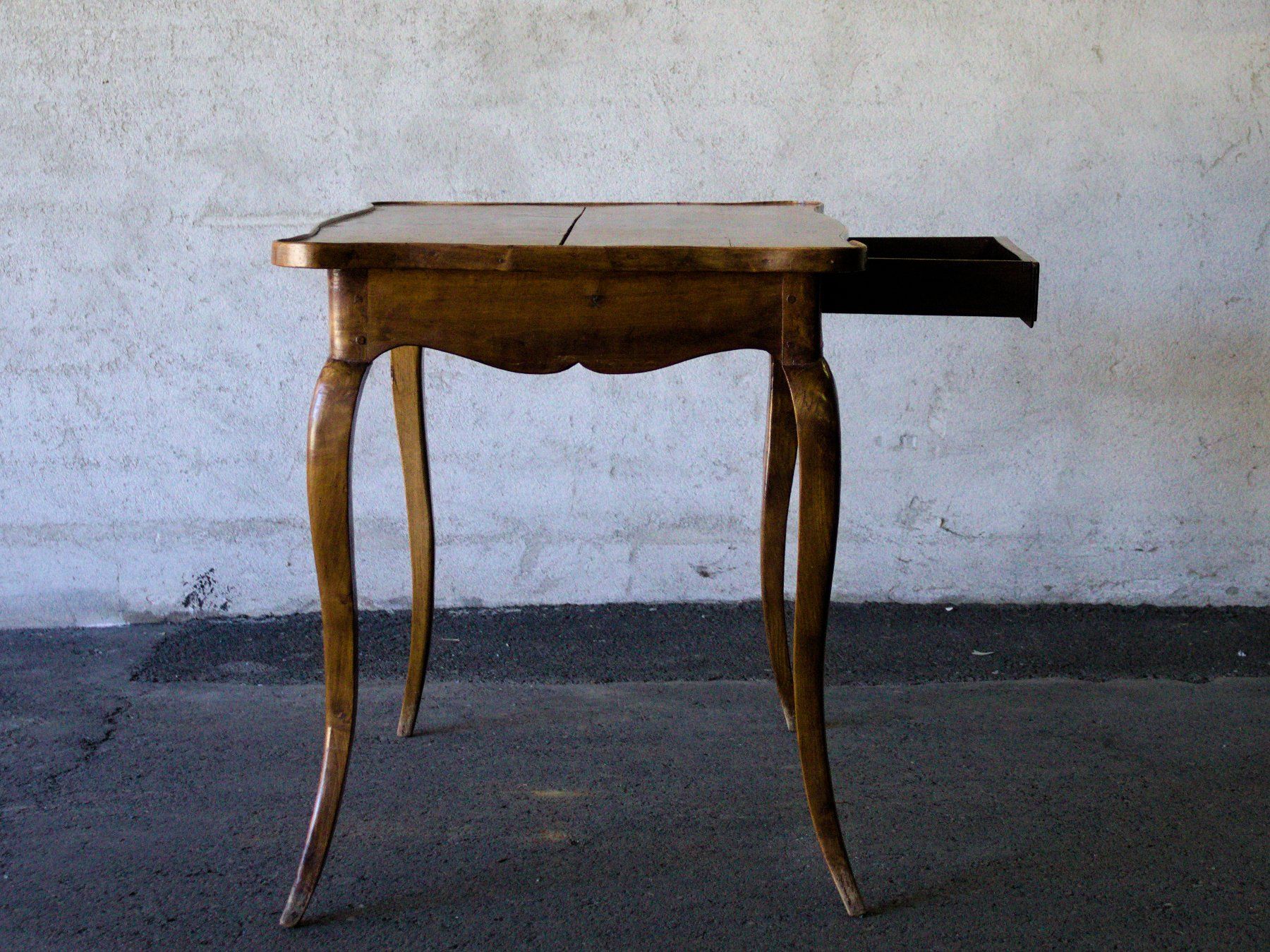 Tavoli: Table à écrire d'époque Louis XV – Usato da Les Mayens-de-Sion venduto da valbroc 3