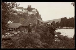 Foto-AK Burgdorf, Arbeiter während Hochwasser