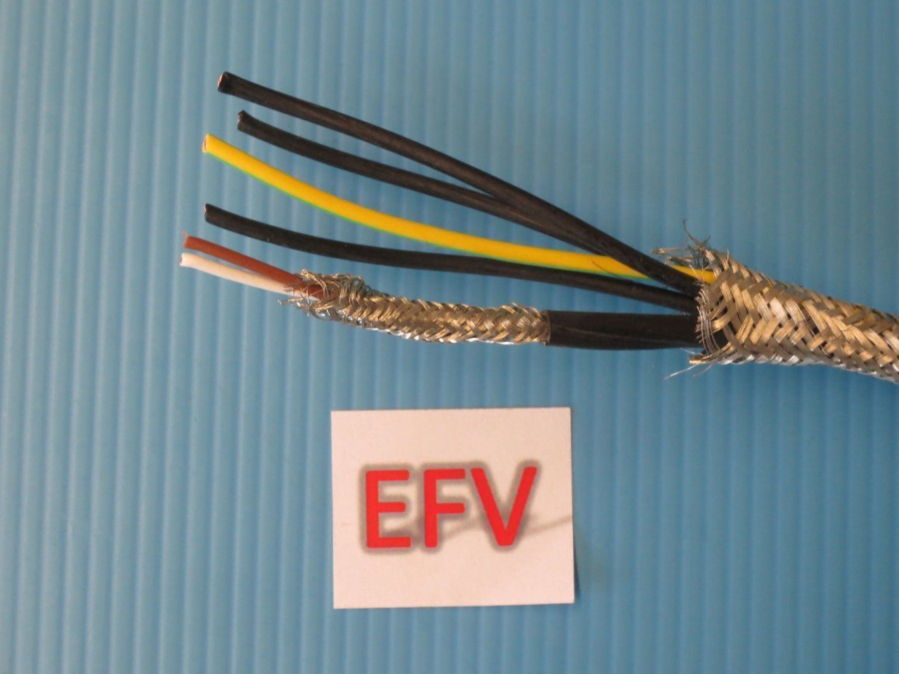 Cavi: 30m geschirmtes Kabel 4x1.5mm2+ 2x0,5mm2 – Nuovo e nell'imballaggio originale da Sulz LU venduto da Elektrofachverkauf 2