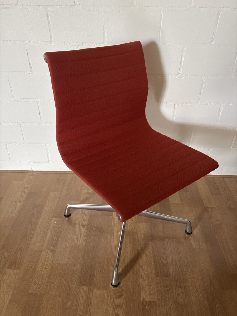Vitra Chaises: Vitra Eames Alu Chair  – D'occasion à Basel par magnummarine