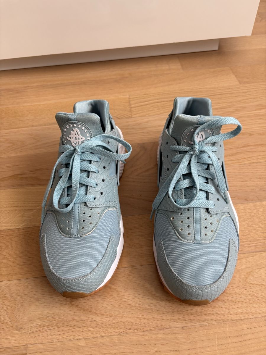Nike Scarpe da donna: Nike Huarache hellblau, Grösse 40.5 – Nuovo (secondo la descrizione) da Neuenhof venduto da bball 2