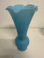 Opaline bleu vase